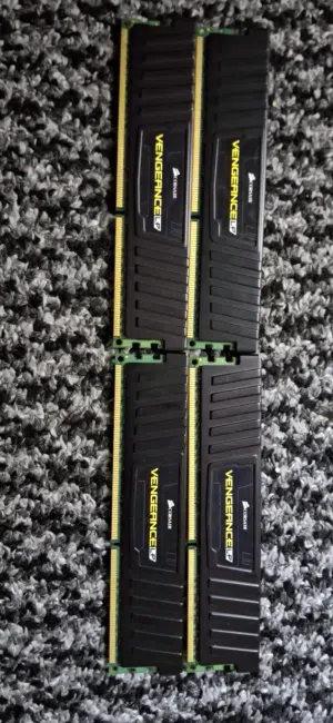 Corsair Vengeance LP 32GB (4x8GB) DDR3 1600MHz Desktop RAM Kit