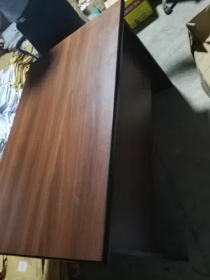 مكاتب وخزائن بحالة ممتازة