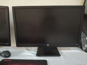 23 HP monitors for sale  in Irbid