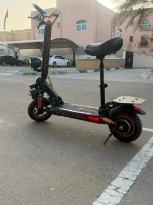 سكوتر m4 pro kugoo جديد على 950قابل للتفاوض بل معقول
