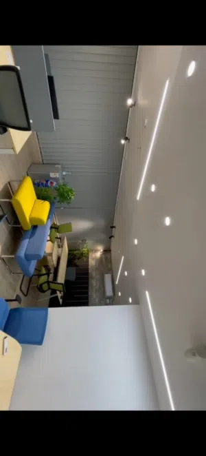 مكتب  اطلاله رائعه  تشطيب سوبر ديلوكس واصل الماء والكهرباء مع باركنكج