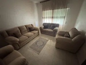 طقم كنب (7 مقاعد ) مميزه وفخمه للبيع