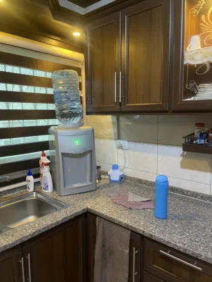 مطبخ ألمنيوم خشابي مع شفاط ورخام للبيع