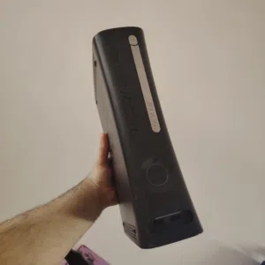اكس بوكس 360 كامل مع العابه ومحولته الاصليه وجويتسك  سعره 130  الف   توصيل 5 لكل العراق
