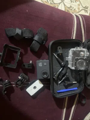 كاميرا مغامرات غير مستعمله بس اشتريتها وضميتها لان ماعرفتلها اريد ابيعها ب30 وبيها مجال