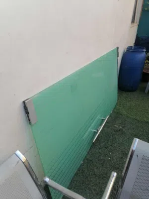 باب سكريد كامل مع اغراضو متر في مترين بس ركب قزاز عشره ملي اثقيل شي فخم جدا