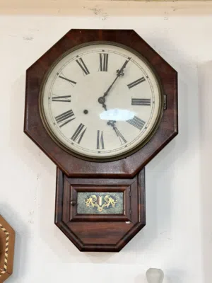 ساعة حائط خشبية كلاسيكية أنتيك – تصميم ثماني مميز