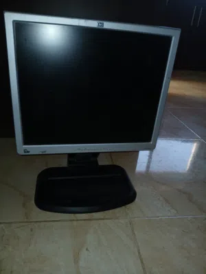 شاشة كمبيوتر وكاميرات مقاس 17 انش مداخل اتش دي وفي جي اي واخرى