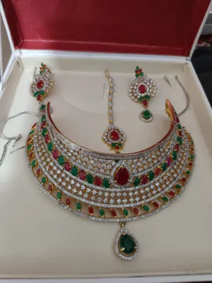 For sale nice necklace artificial colour 100% guarantee lifetime colour is not gun very good quality