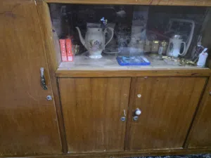 بوفيه نص عمرها