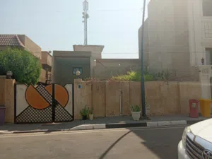180 m2 5 Bedrooms Townhouse for Sale in Basra Juninah