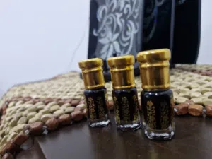 دهن عود سيفي قديم ربع توله ب 12 ريال