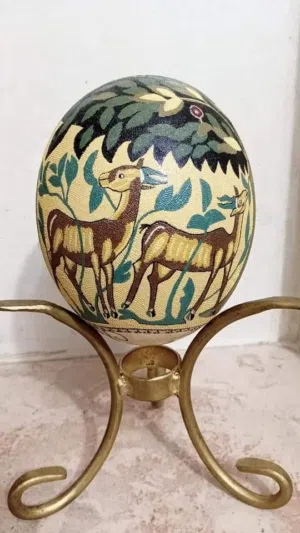 بيضه نعامه رائعه الجمال تحفه فنيه رسم يدوي .الرسم بلتنقيط