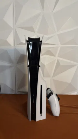 (قابل للتفاوض)Ps5 slim disc نسخة الشرق الاوسط
