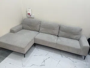 كنبة كورنر رمادية اللون حجم كبير