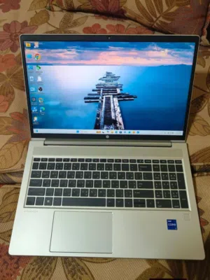 الاب توب hp برو بوك جيل الثاني عشر بحالة الجديد وكاله الجهاز مصنوع من المعدن المنيوم بالكامل مع بصمه