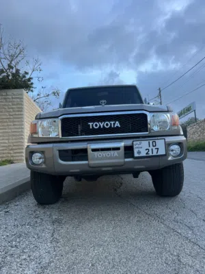 لاند كروزر ربع كود يا 2022 بريمي عداد 4 الآف كيلو فقط مخزن