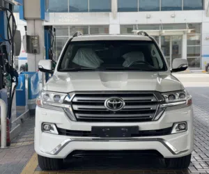 لاند كروزر 5.7V8مديل 2016 خليجي مالك ثاني بحاله ممتازه