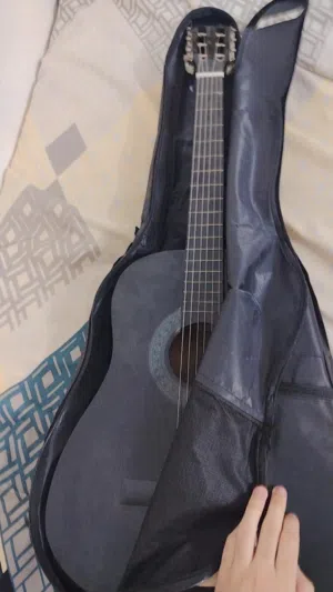 كيتار جديد مع جنطه كيتار