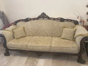 طقم كنب بحالة جيدة للبيع