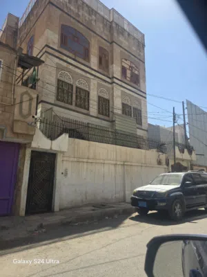 فله مشفره في قلب اصبحي مكونه من بدروم وثلاثه أدوار حجر بيضاء دوران وعمل شخصي وحي راقي جدا كلها فلل ا