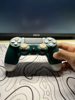للبيع يده بلايستيشن 4