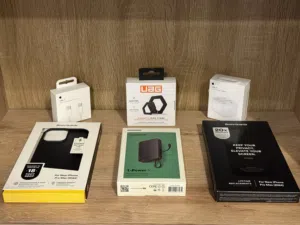 للبيع مجموعة اكسسوارات لل ( ايفون 16 بروماكس ) جدد اصلي