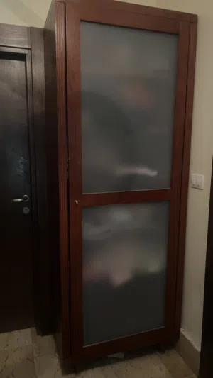 Wood closet خزانة خشب