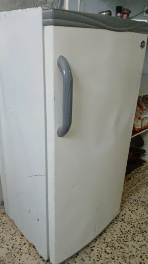 ثلاجة حجم وسط للبيع