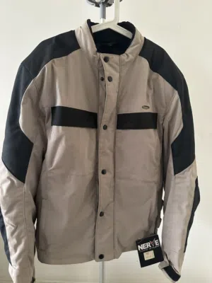 جاكيتات دراجة جديدة غير مستعملة بسعر مخفض