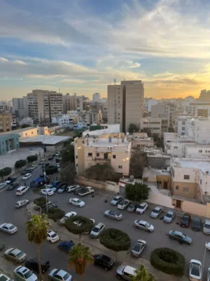 صالةتجارية  بالقرب من رئاسة الوزراء وجامع بن ناجي للايجار