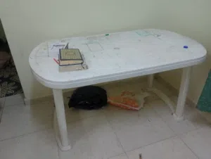 طاولة و كراسي