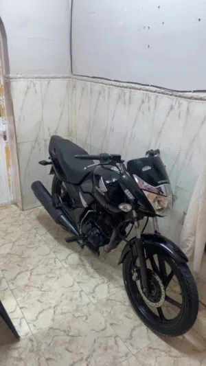 للبيع هوندا يونيكورن باقي التفاصيل ف الوصف