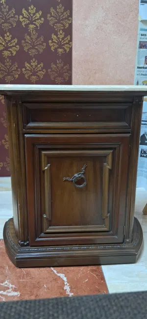طاولة جانبية
