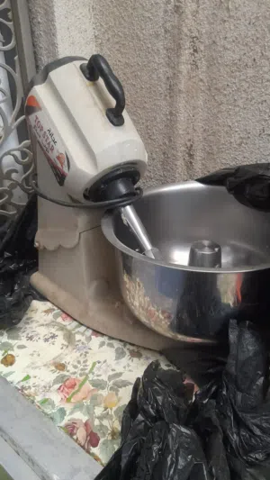 عجانه صناعة سوريه جيوبستار غير مستخدمه. سعة 10كيلو طحين تشيل