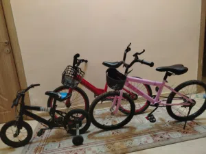 بيع ثلاث دراجات هوائية 20ريال عرض نار مستعمل شهرين