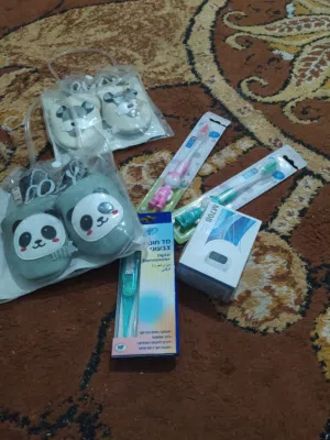 عدد حبات بوت بي بي48 وفرشاة اسنان 69حبه وميزان حرارة 18حبه  العنوان السموع  بعد سوبر ماركت ابو اياد