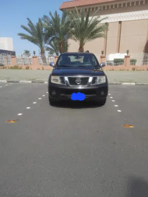 للبيع نيسان باثفايندر 2011