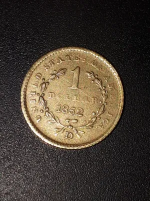 عمله واحد دولار امريكي عام 1852 مع حرف D من النوادر السعر موجود في تفاصيل الاعلان