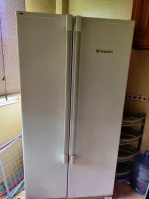 عرض ثلاجة بابين + غسالة + سرير اطفال امريكي