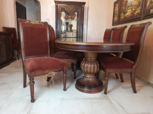 طاولة طعام 8 كراسي و كونسول مع مرآة و فترينة