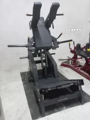 Hack Squat Machine