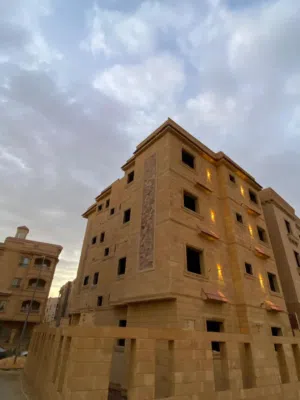 شقتك دور ارضي بجاردن علي 3 نواصي في جاردينيا هايتس 1  الشقه 180 م 3 نوم و 2 حمام و 2 رسبشن  و معاها