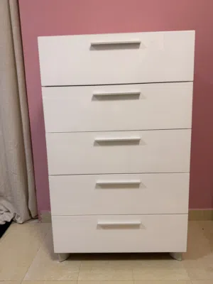 فرصة رائعة لاقتناء خزانة أدراج فاخرة وعملي ماركة  هوم سنتر   Home Center 5-Drawer Chest