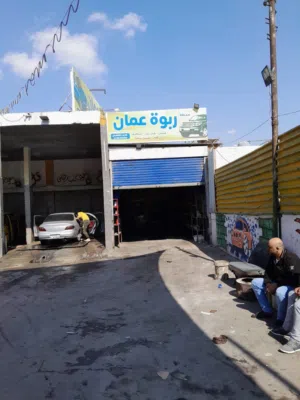 محطة في ماركة مع 5 مخازن