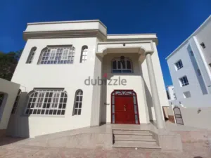 فيلا فاخرة للإيجار – بوشر Luxury Villa for Rent – Bousher