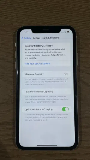 Apple iPhone 11 128 GB in Muscat