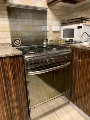 غاز للبيع ماركة بينكون مع طاولات للبيع