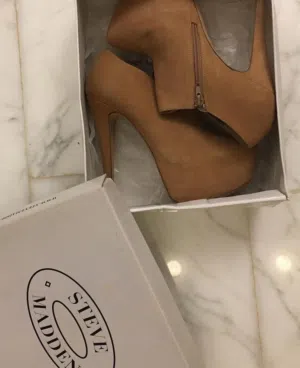 كعب من ماركة Steve Madden لقطة