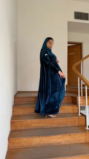 عباية كلوش خفيف مخمل لون تركواز